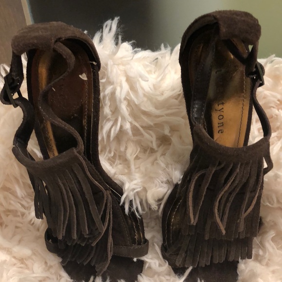 Twendy one Shoes - Cute fringed suede sandals/high heels Twendy one Shoes - Cute fringed suede sandals/high heels